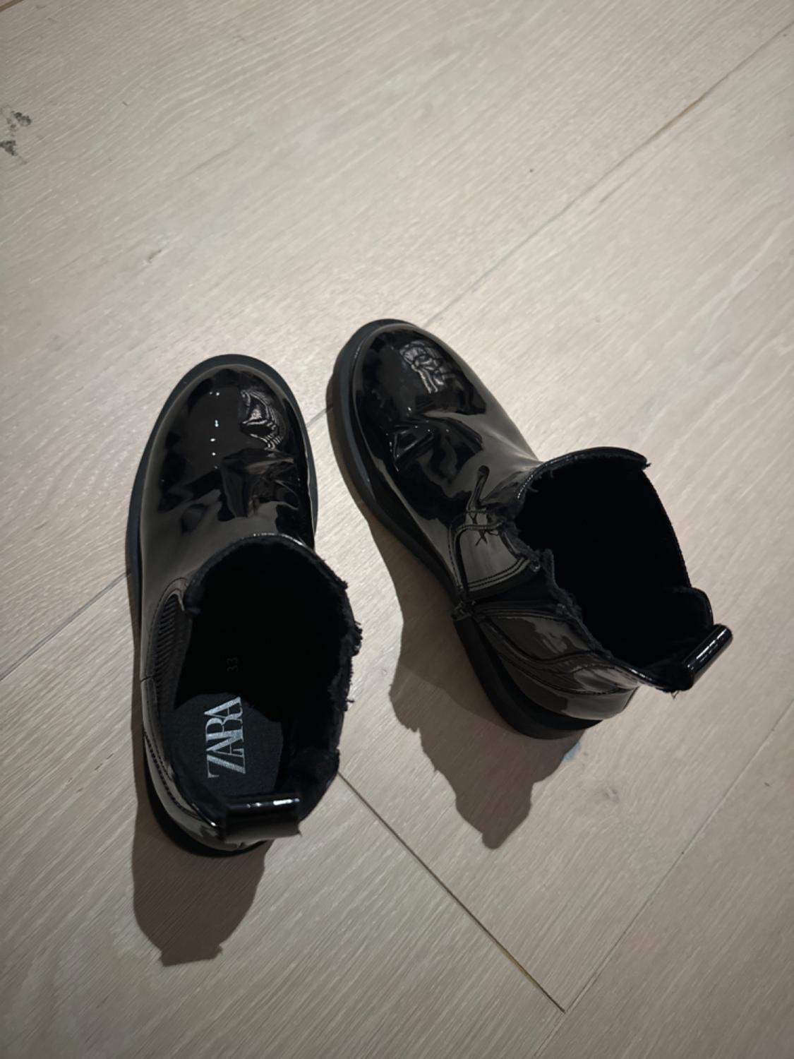 BLACK SHINNY BOOTS SIZE 33 KIDS - Image 2