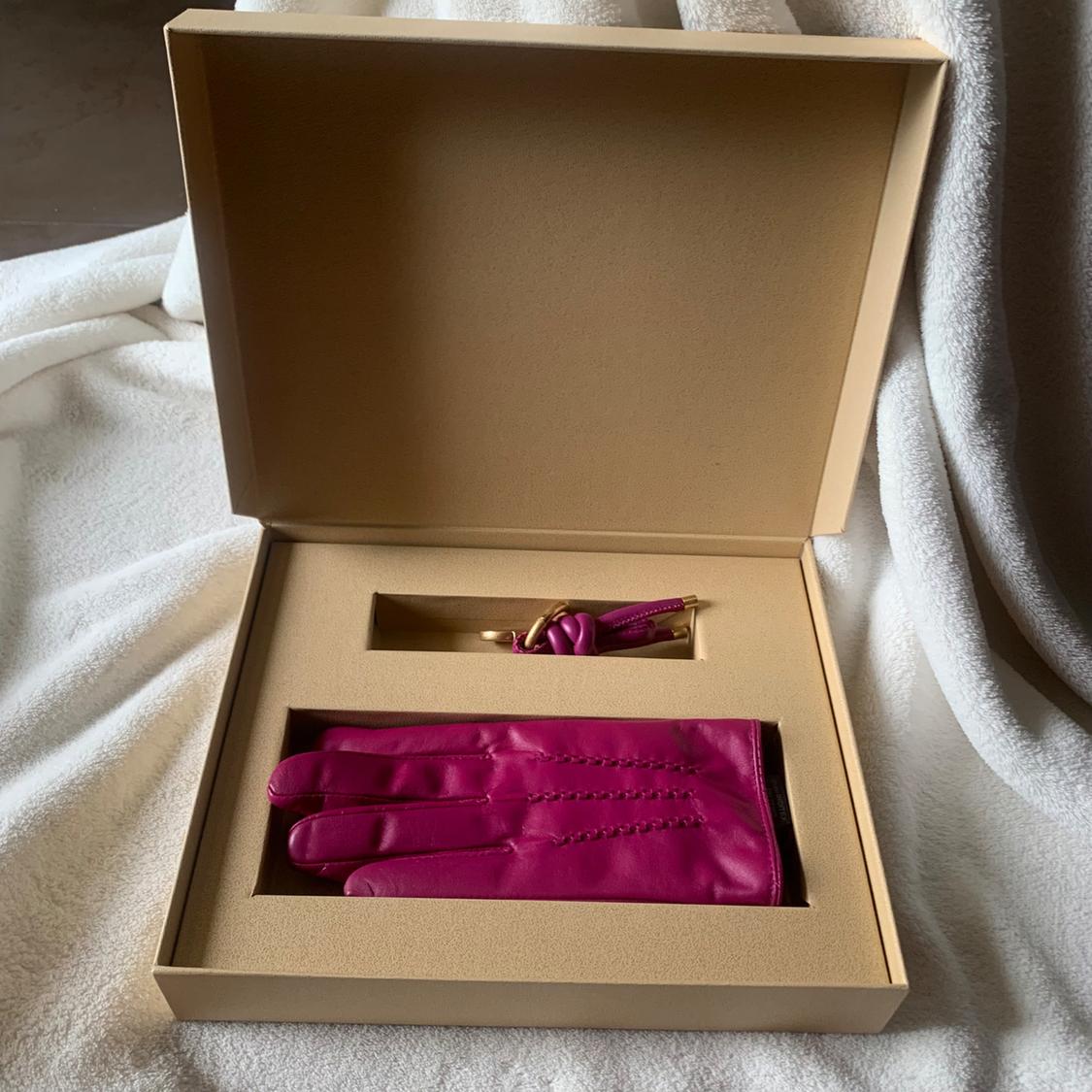 LEATHER GLOVES AND KEY RING SET - SPECIAL EDITION - Image 4