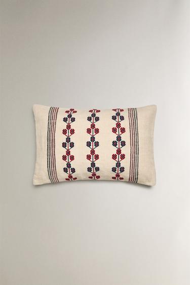 HOUSSE DE COUSSIN BRODERIE LINÉAIRE NOËL - Écru de Zara - Image 0