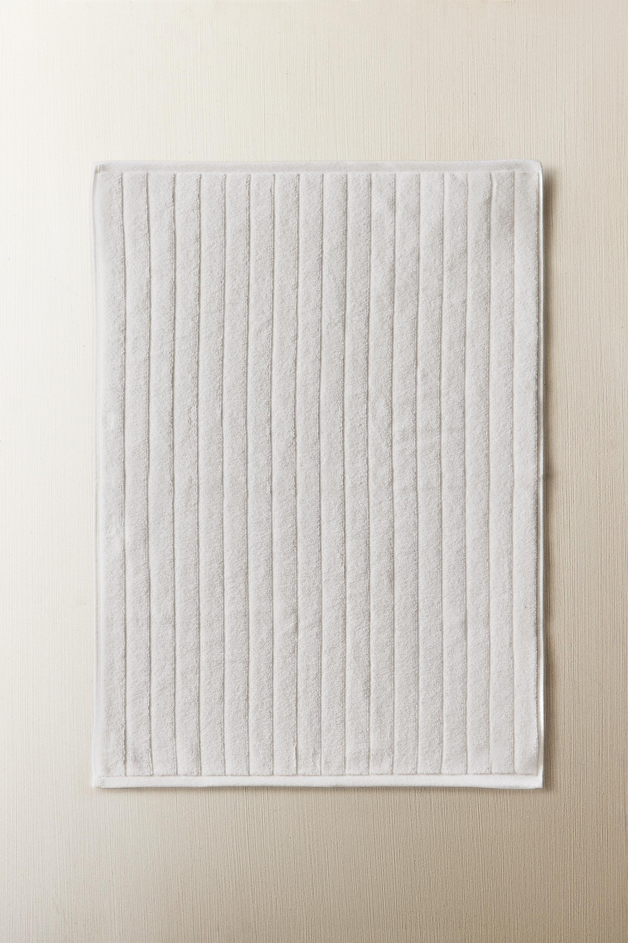 RICE STITCH BATH MAT — White
