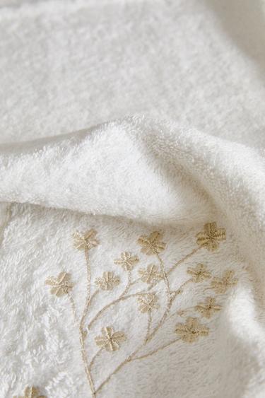 SERVIETTE DE BAIN BRODERIE TRÈFLE - Doré de Zara - Image 4