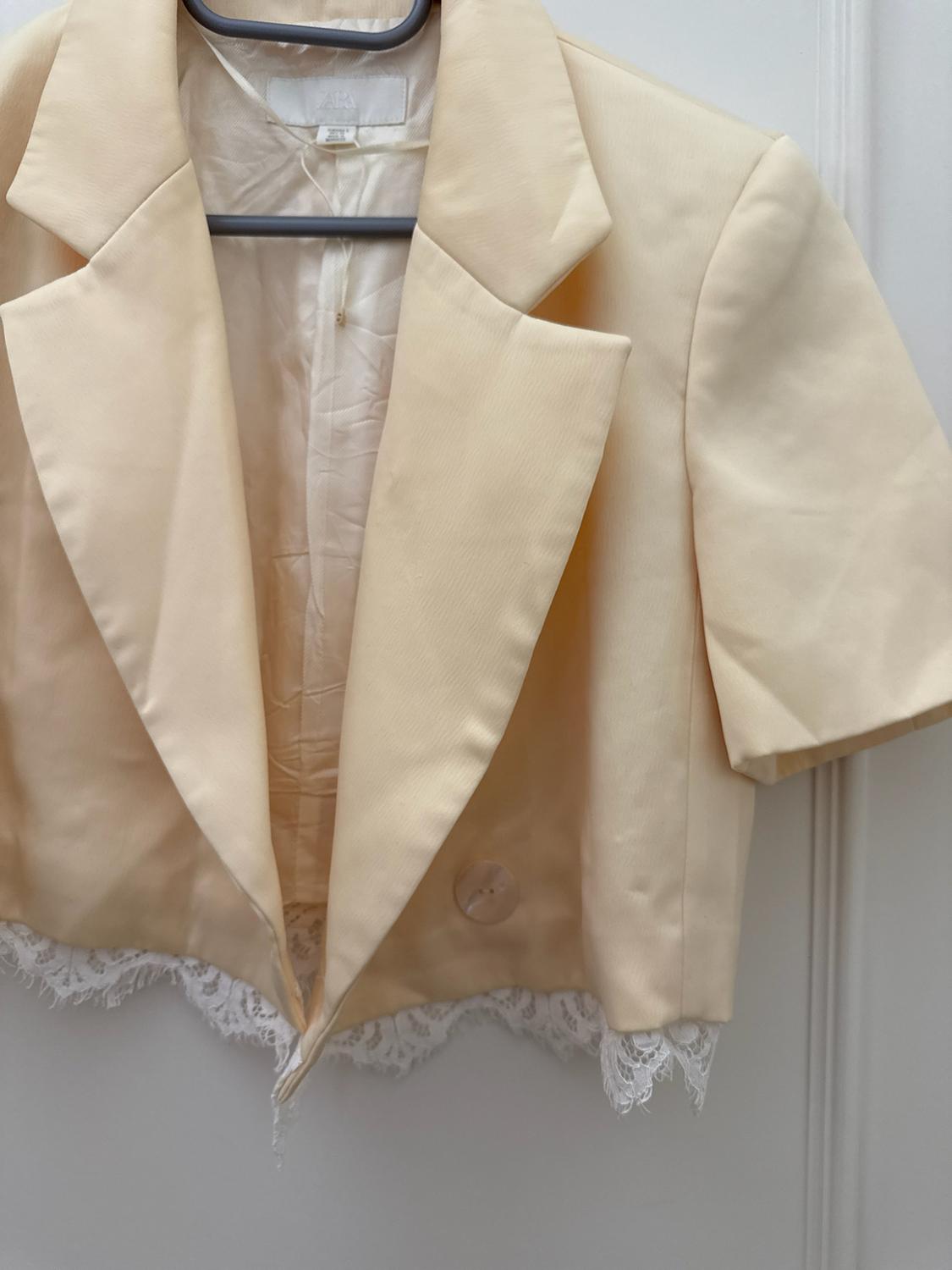 LACE TRIM CROPPED BLAZER - Image 2