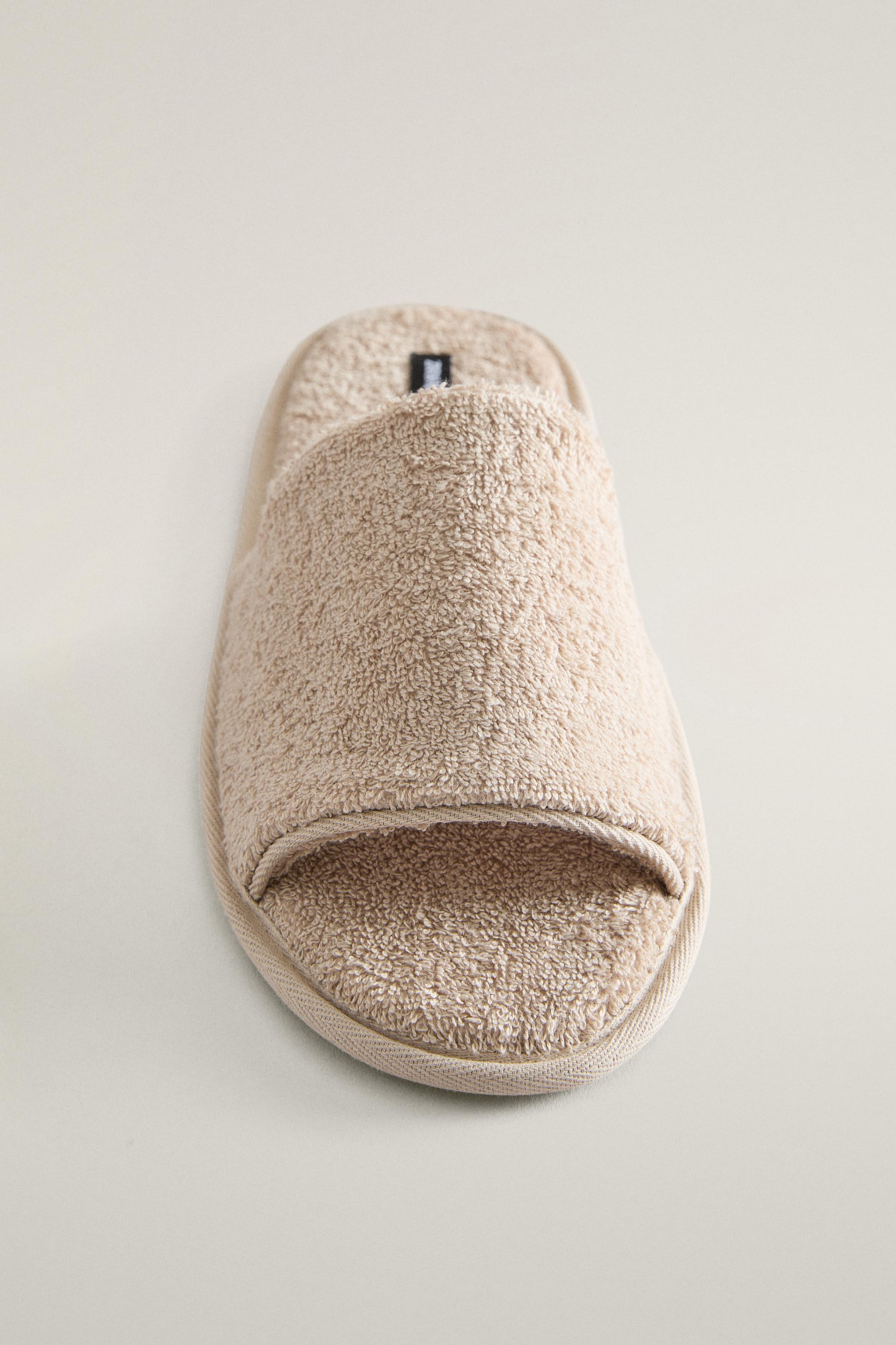 CHAUSSON SERVIETTE DE BAIN OUVERT