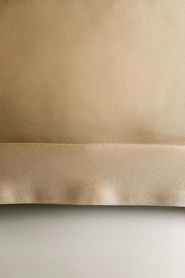 100% MULBERRY SILK PILLOWCASE - Gold by Zara - Image 4