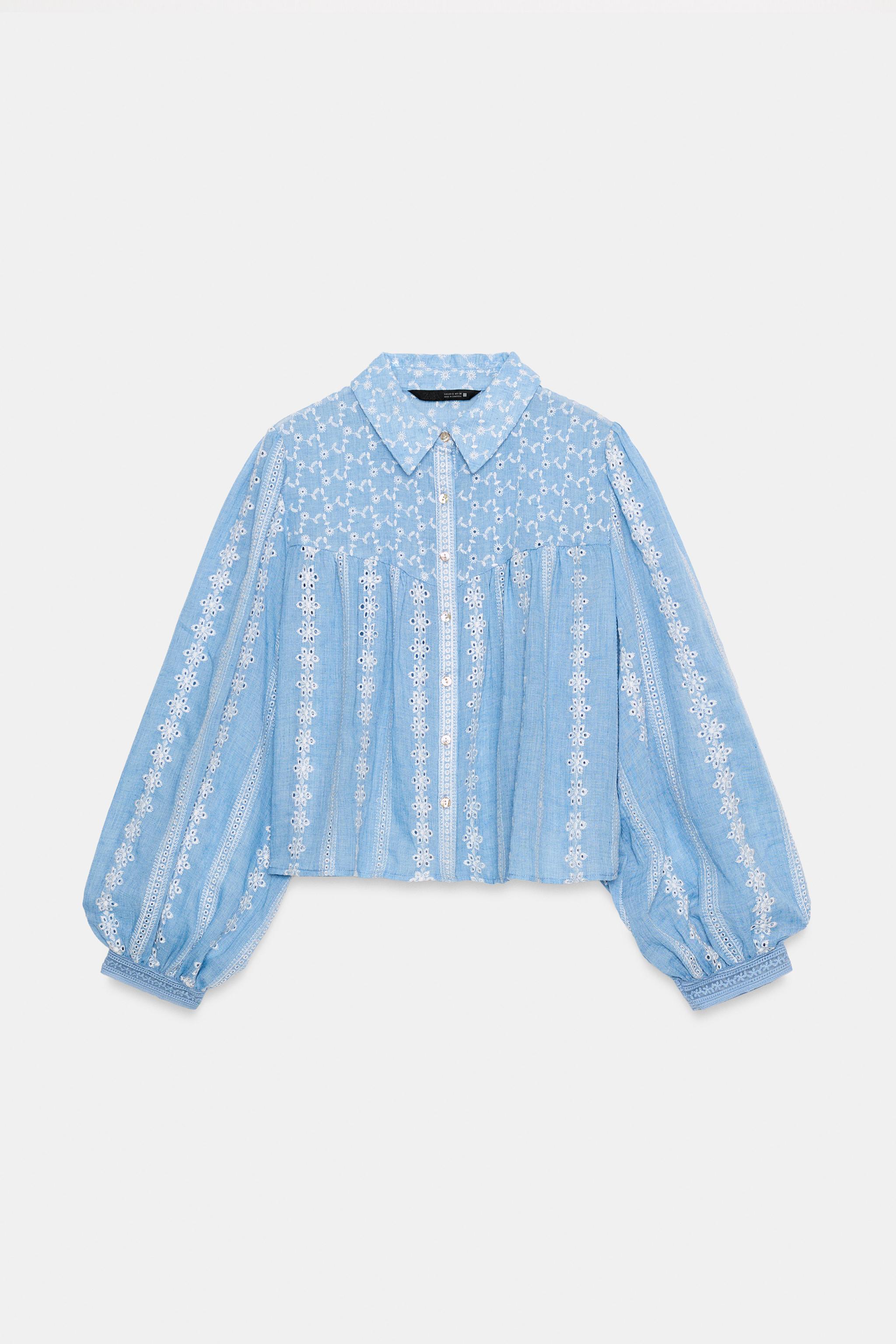 大人気　meer.  HEM ROUND BLOUSE ブルー LEAH RUCHED DENIM MOCK NECK TOP IN DARK BLUE DENIM – AKIRA