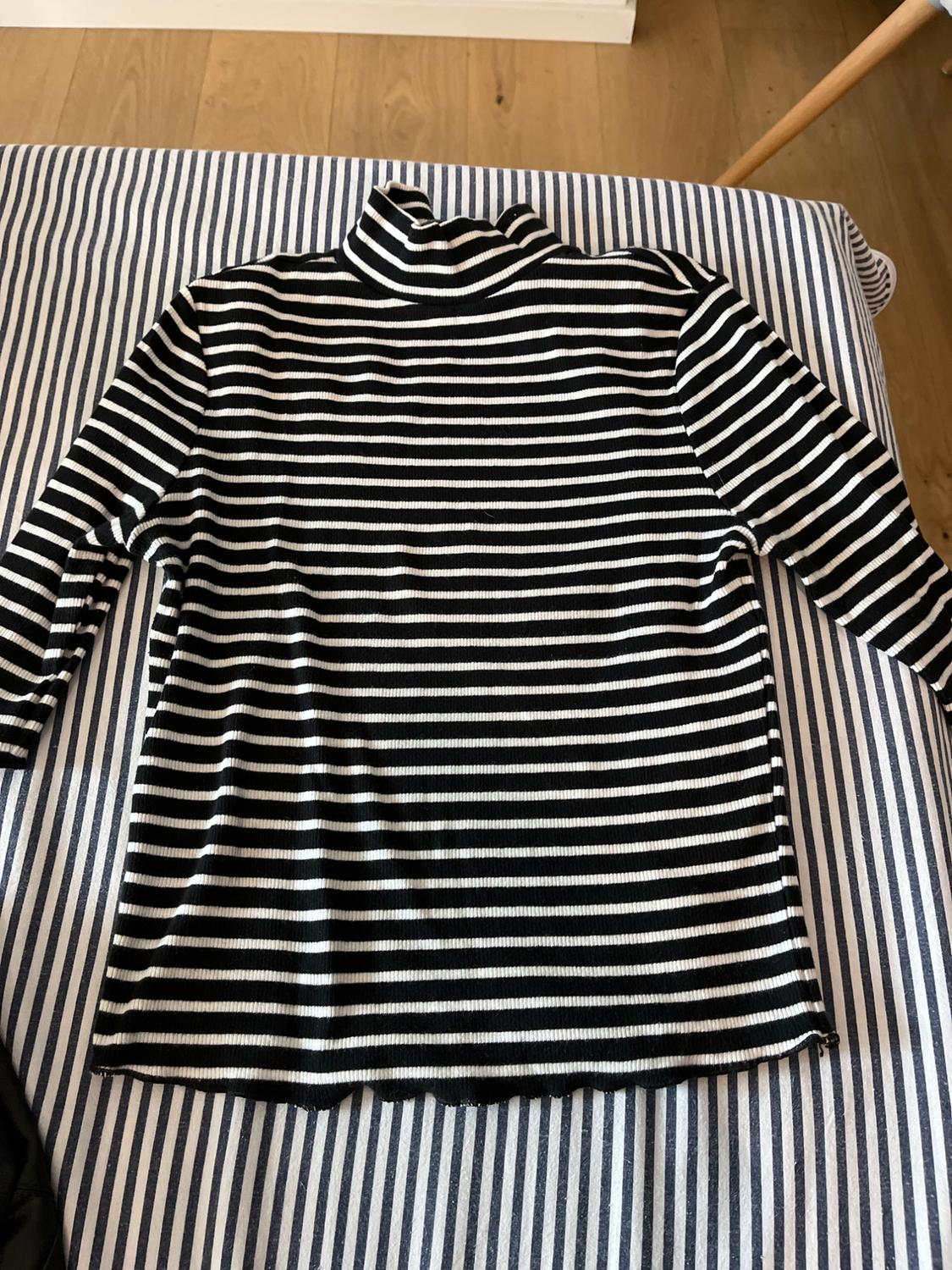 RIBBED HIGH NECK T-SHIRT - Image 4