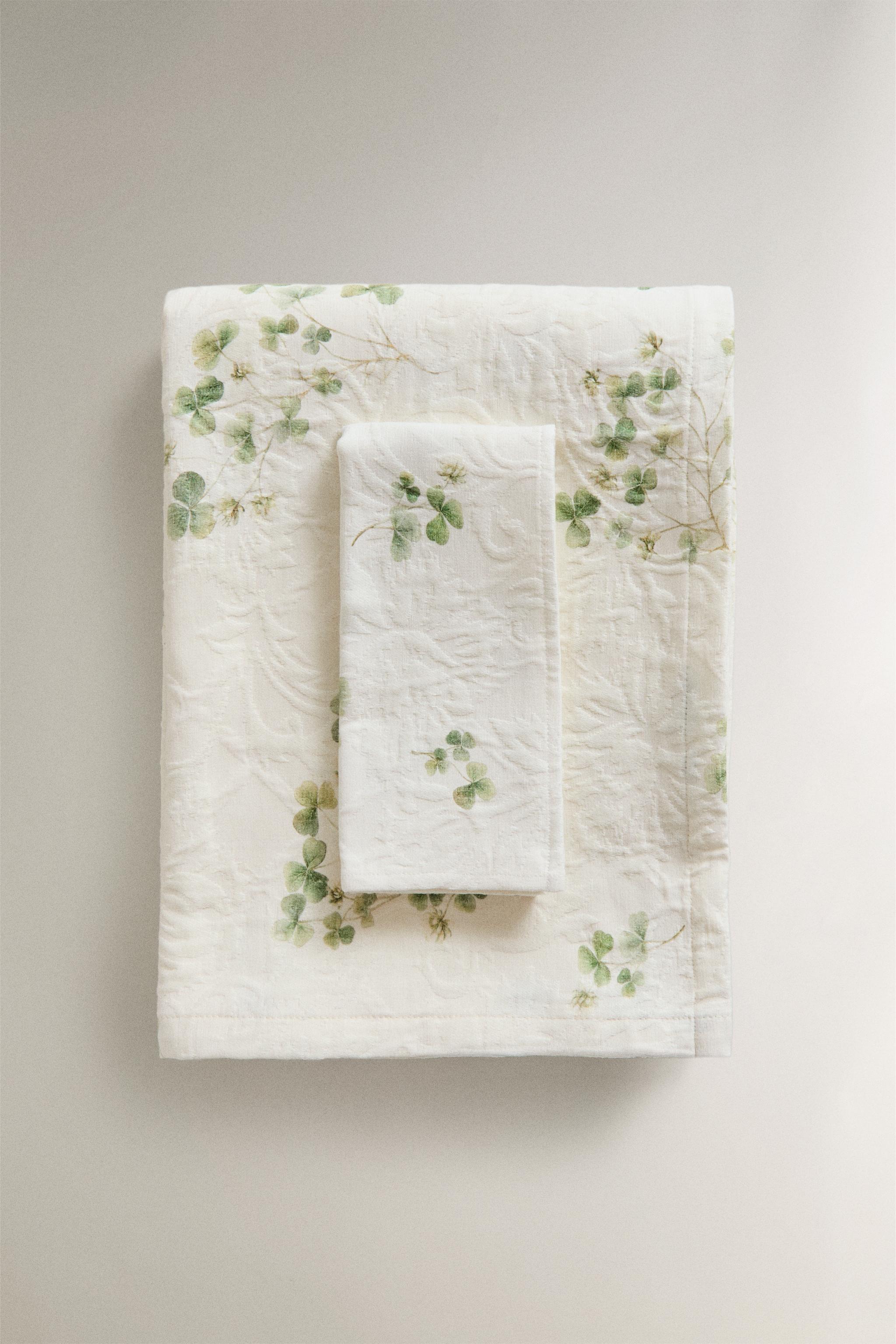 CLOVER PRINT JACQUARD TABLECLOTH