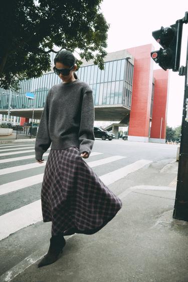 FALDA MIDI CUADROS ZW COLLECTION - Gris de Zara