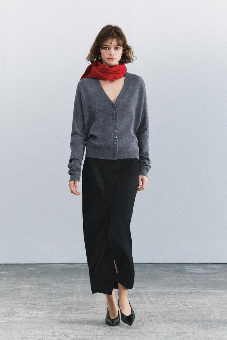 100% WOOL V-NECK CARDIGAN
