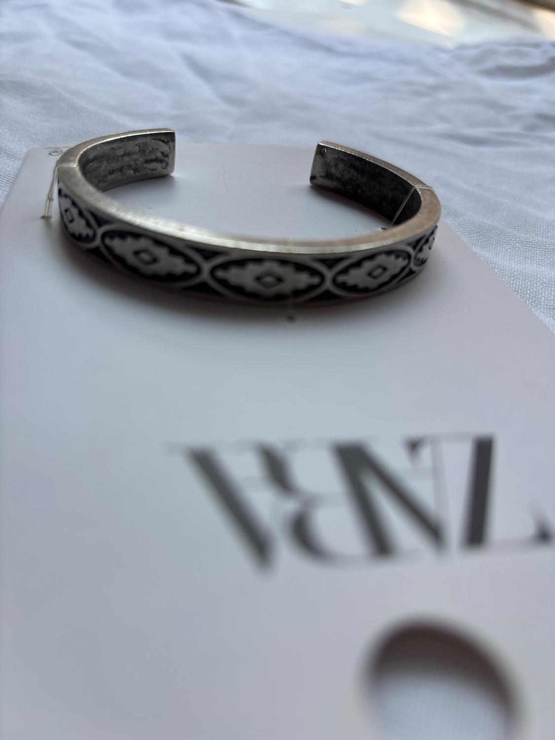 EMBOSSED CUFF BRACELET - Image 6