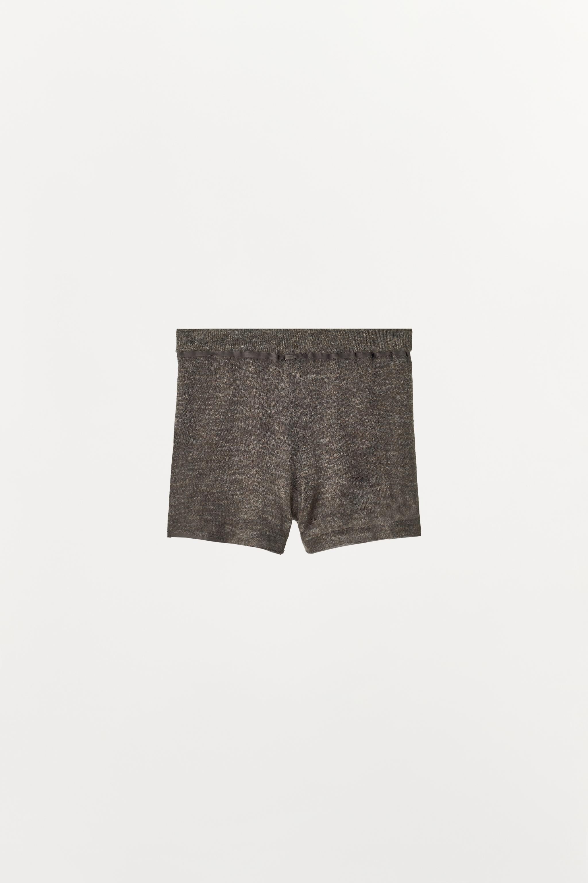 SHORT EN MAILLE AVEC LAINE