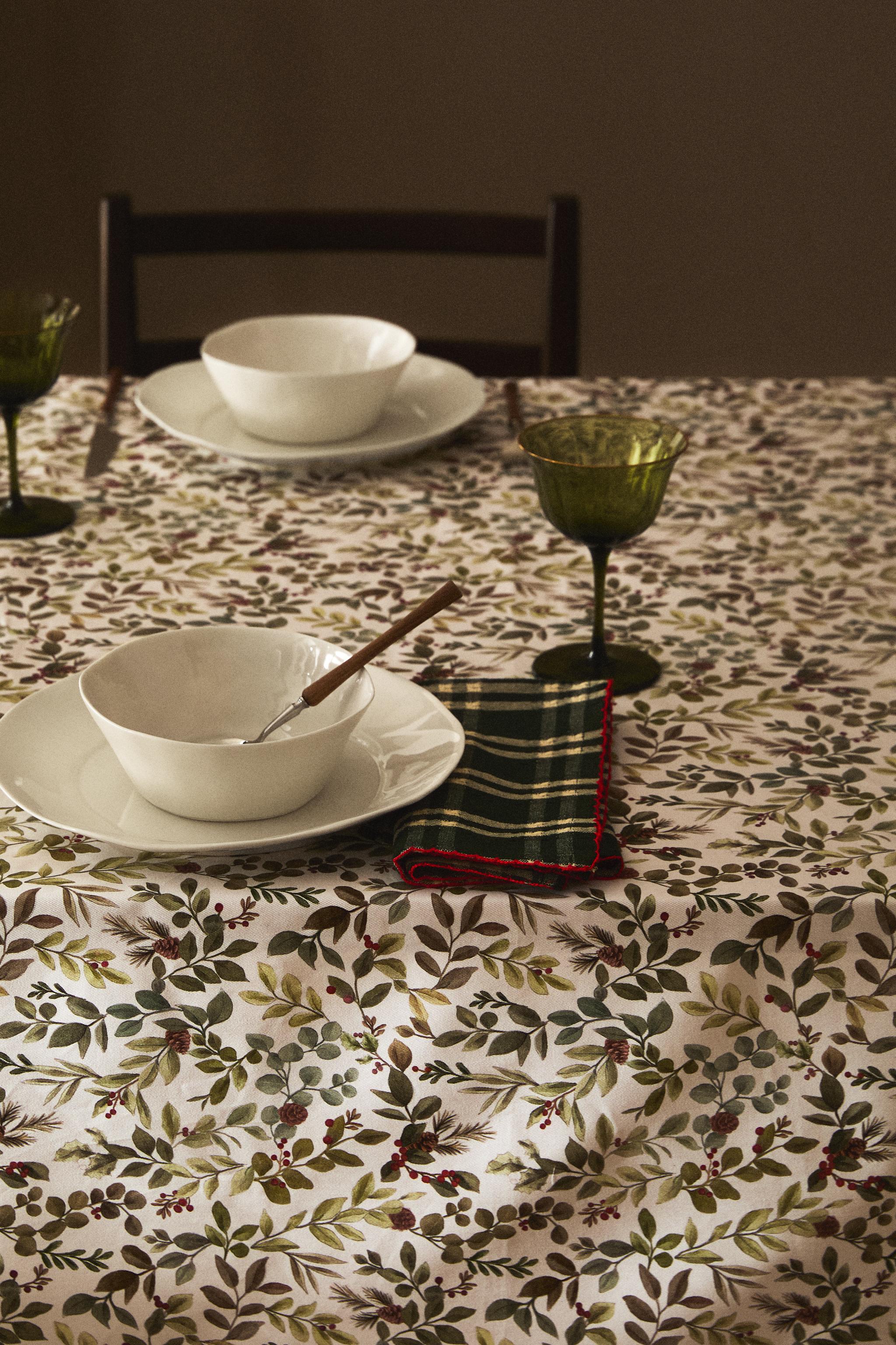 CHRISTMAS RESIN-COATED COTTON LEAVES TABLECLOTH
