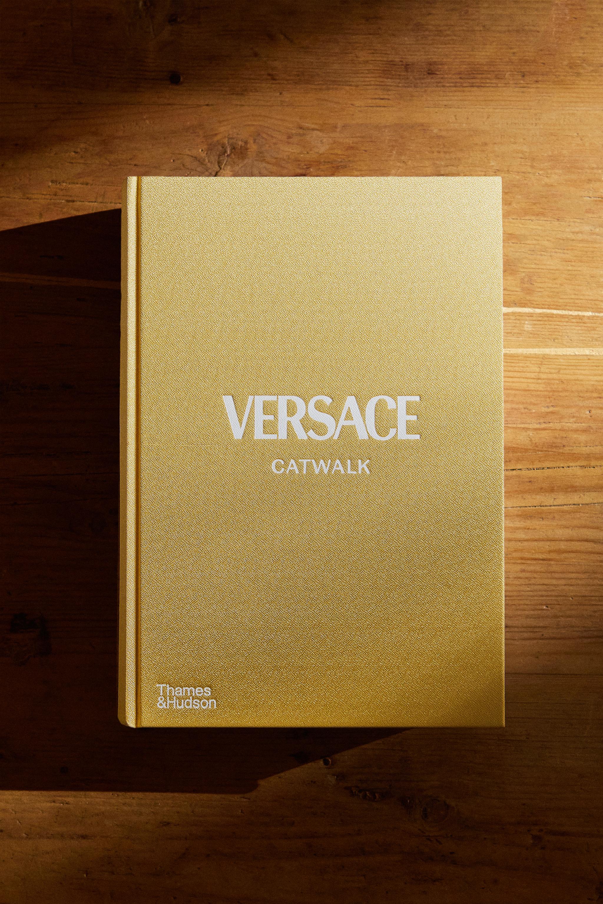 VERSACE CATWALK BOOK