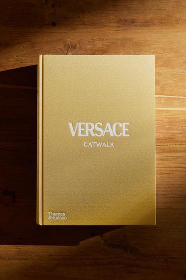 書籍『CATWALK VERSACE』イエローZaraの書籍『CATWALK VERSACE』 - イエロー 