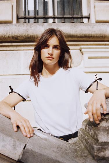 CAMISETA CONTRASTE LAZOS - Blanco de Zara