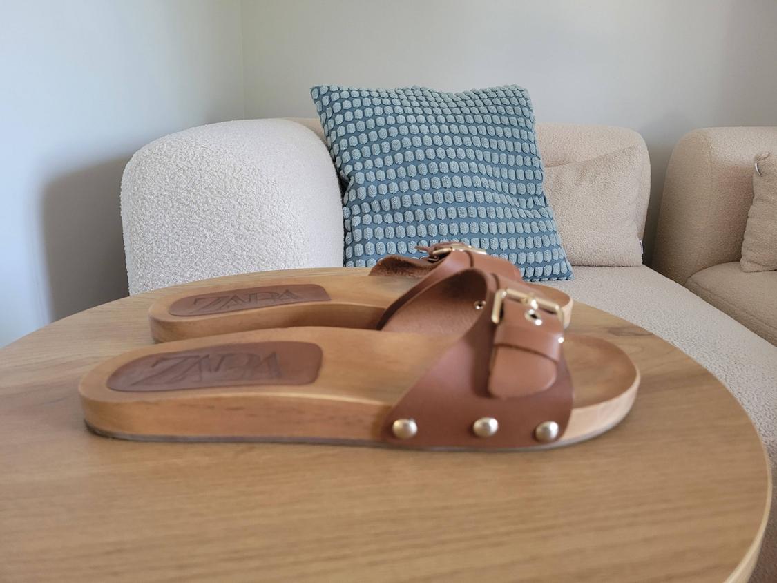 FLAT LEATHER SLIDER SANDALS - Image 3