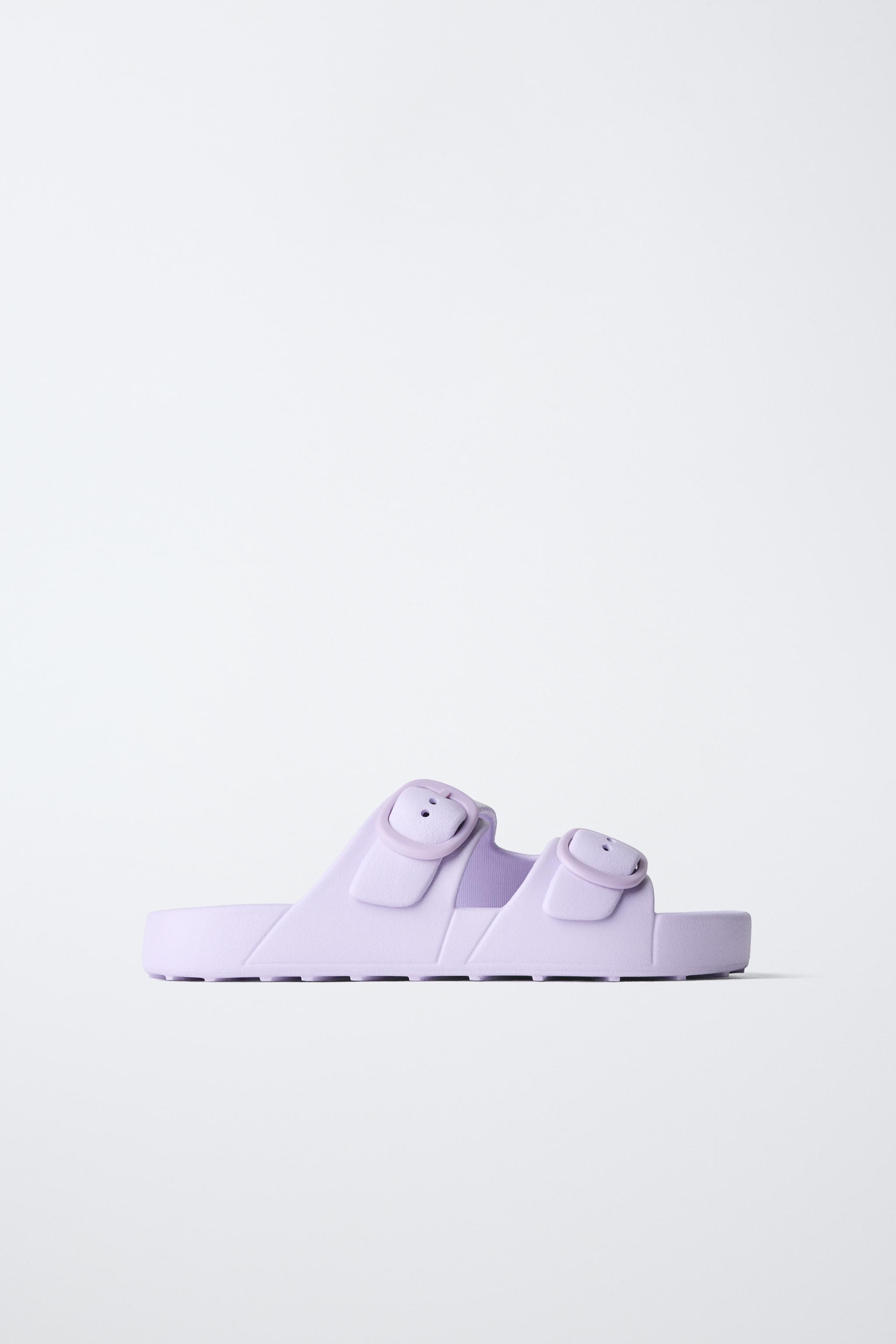 RUBBERIZED BUCKLED SANDALS — Lilac