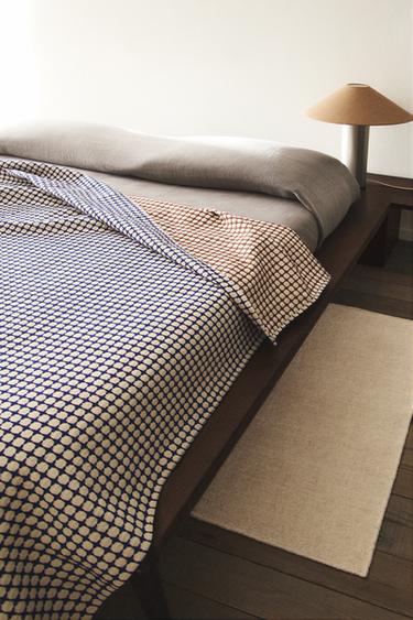REVERSIBLE WAFFLE-KNIT COTTON BEDSPREAD X COLLAGERIE - Sand / Blue by Zara