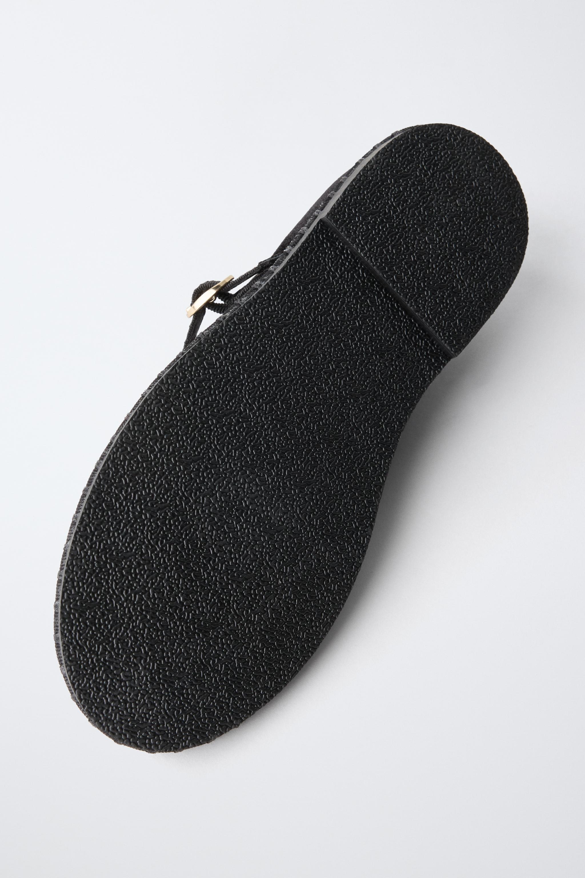 EMBROIDERED BUCKLE BALLET FLATS