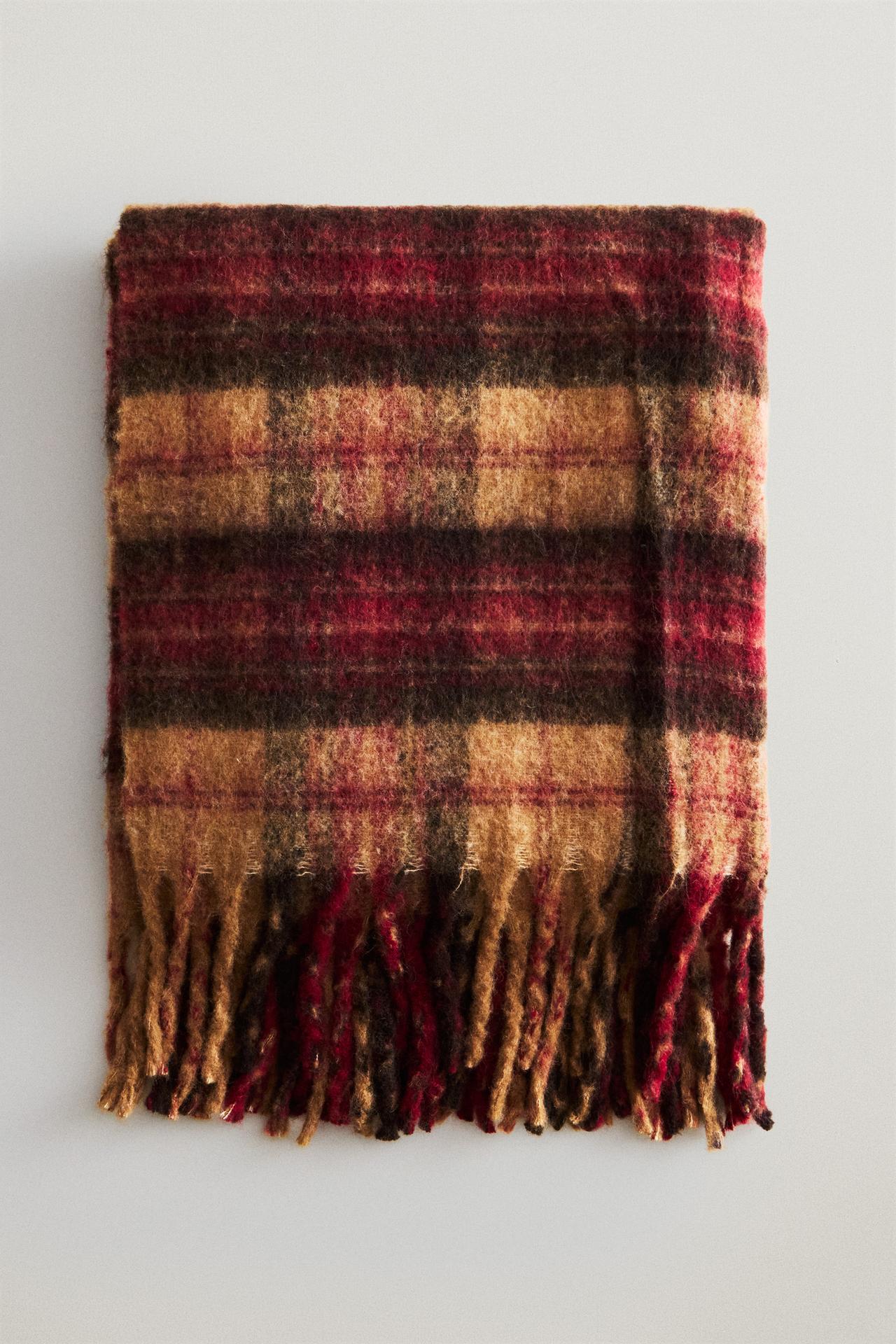 CHRISTMAS CHECK BLANKET WITH FRINGE — Light beige