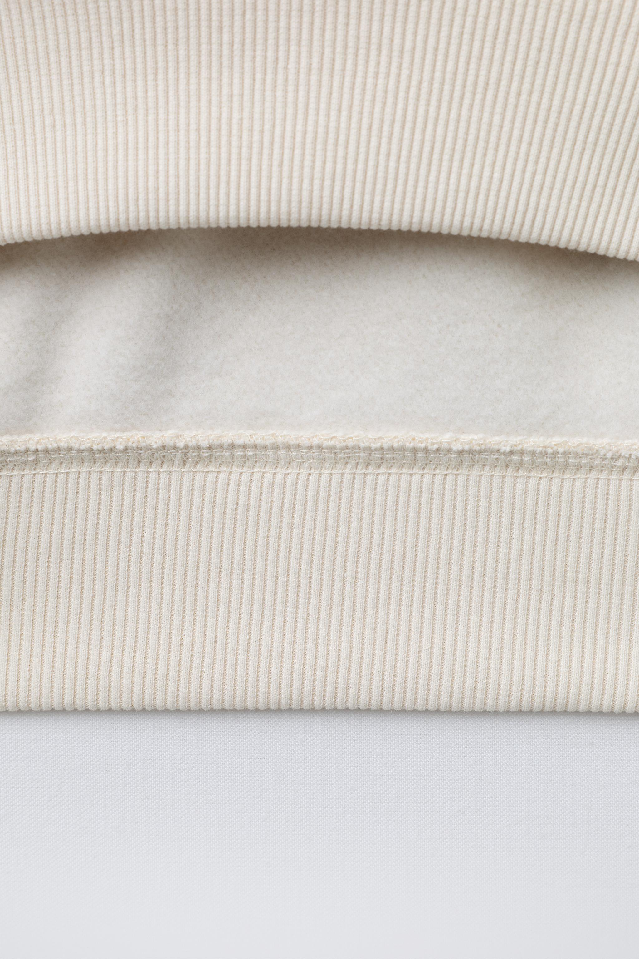 TEXT AND LABEL SWEATSHIRT