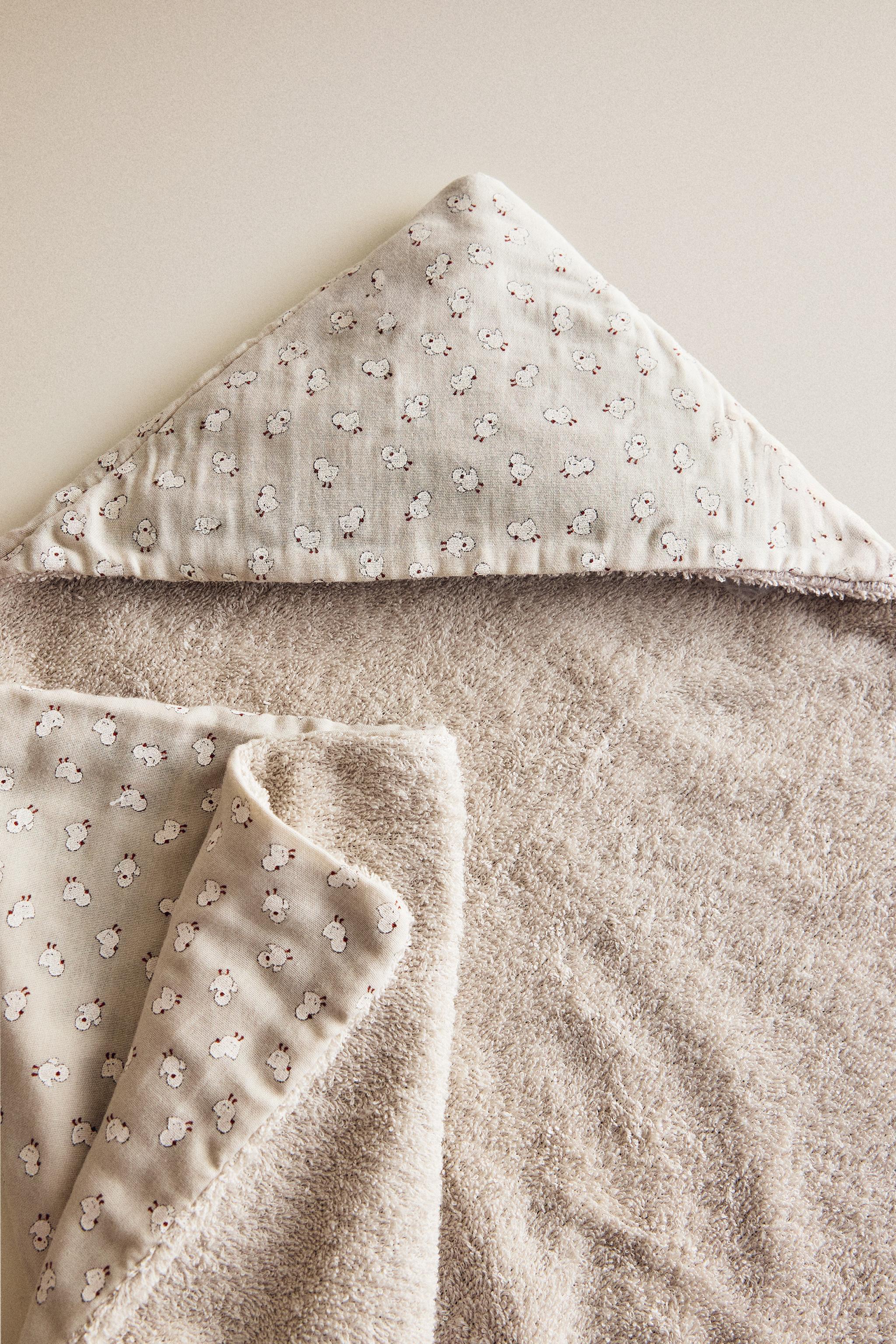 CHIFFON HOODED BABY TOWEL WITH CHICKS — Gray