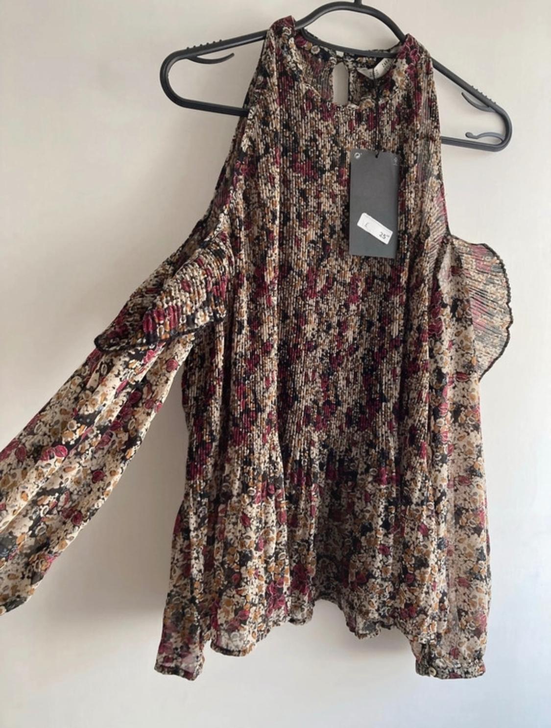 FLORAL CUT OUT BLOUSE - Image 2