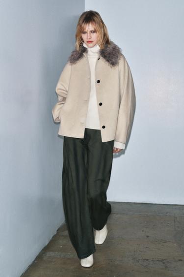 ZW COLLECTION JAKKE MED ULD OG PELS EFFEKT PÅ KRAVEN - Beige fra Zara