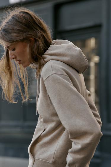 SWEAT BASIQUE À CAPUCHE - Beige chiné de Zara - Image 4