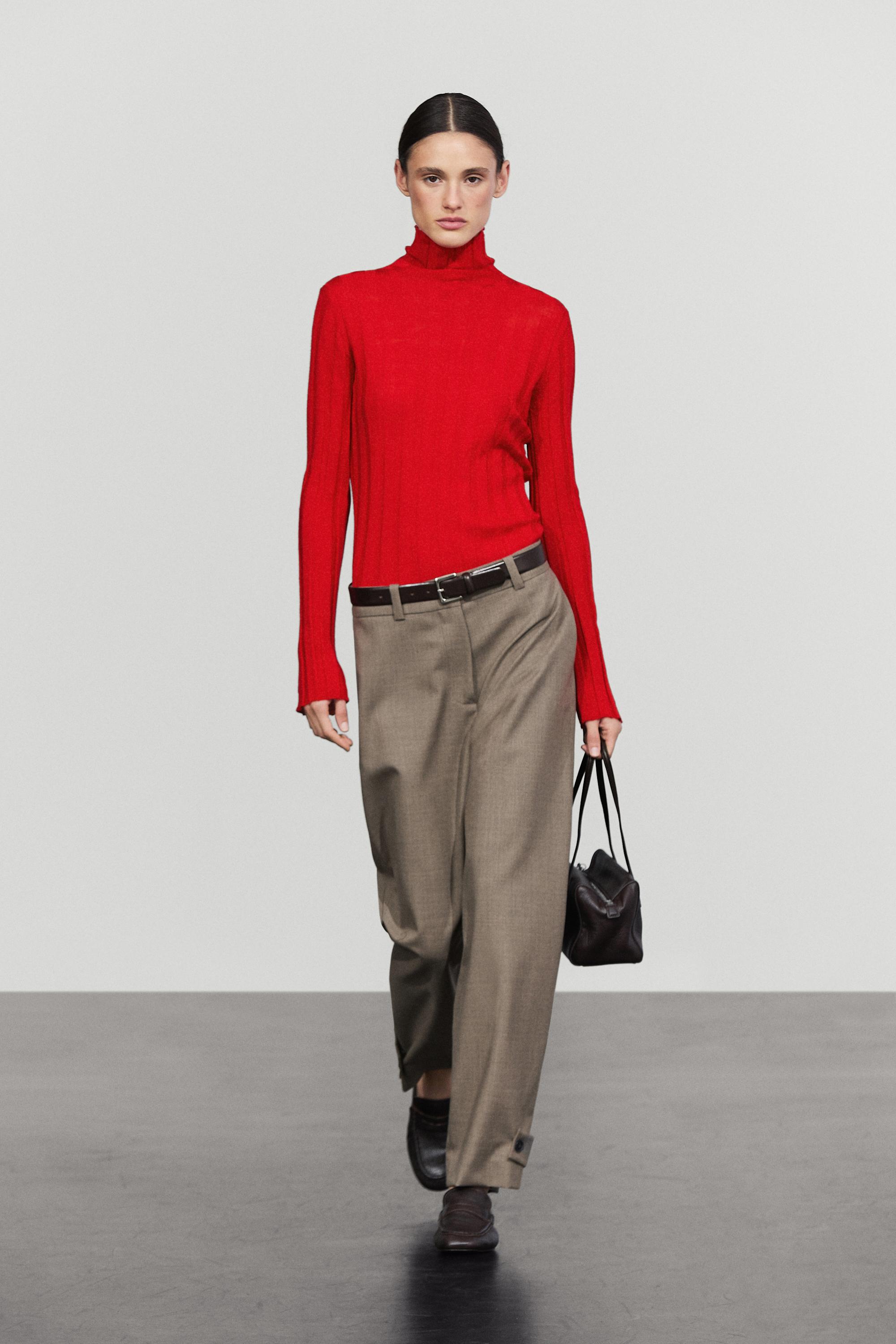 100% wool darted pants with buttoned hem detail
