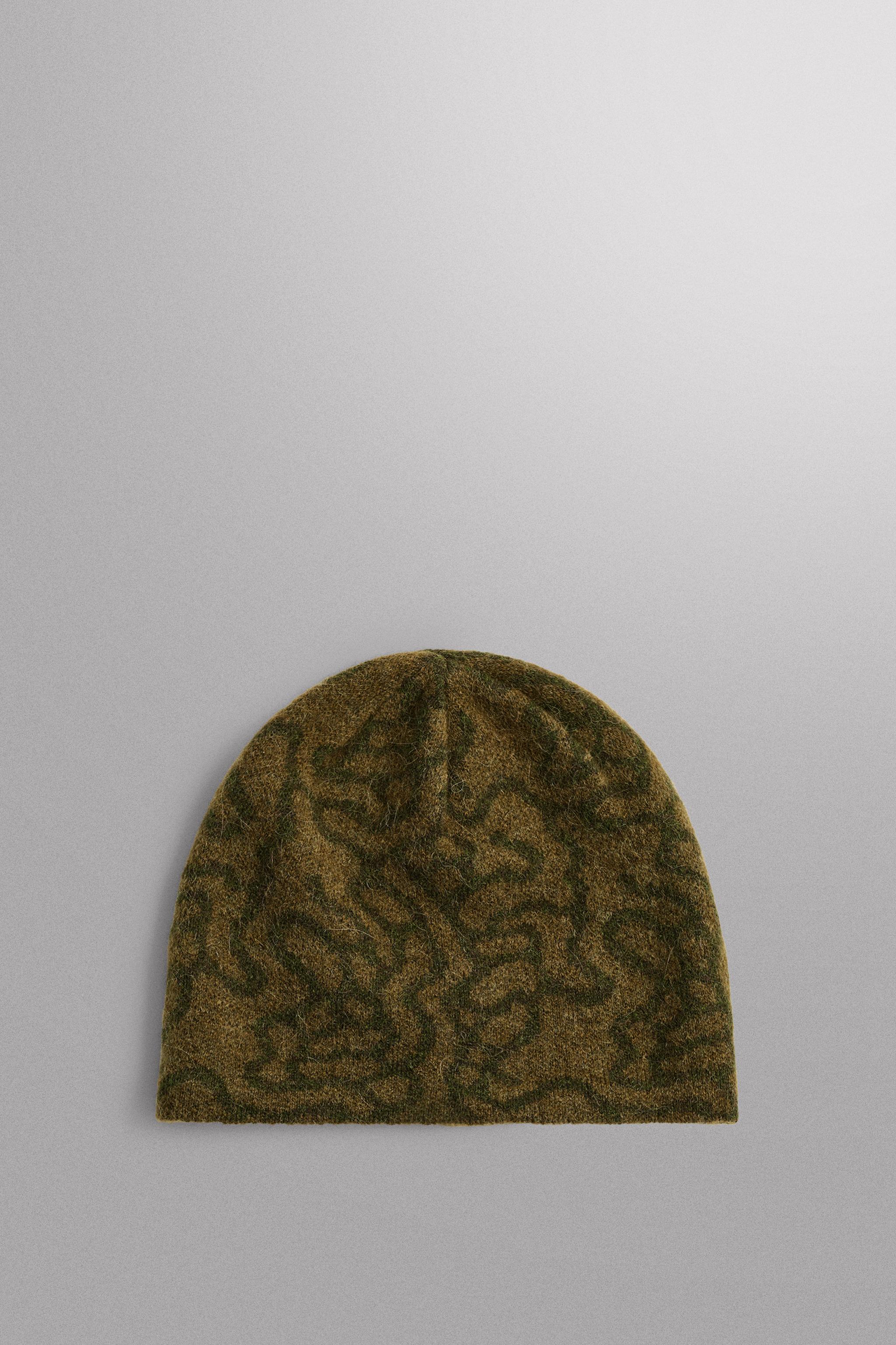 GORRO JACQUARD CON LANA