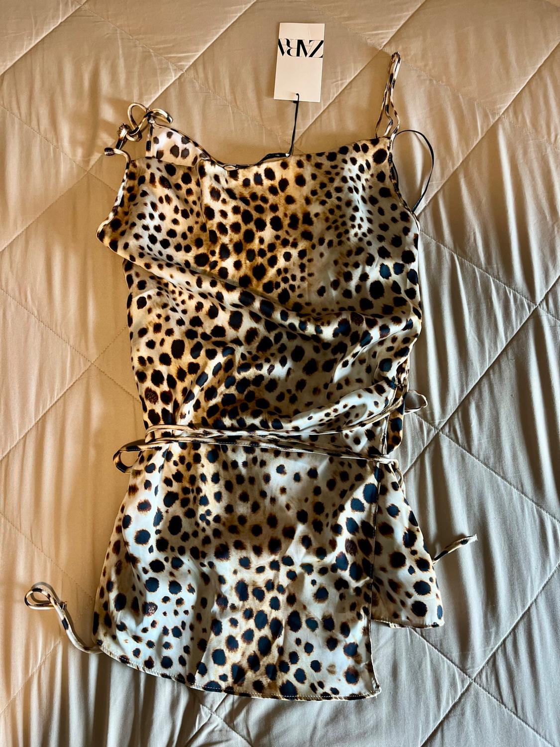 Leopard print camisole over a duvet. Features a drawstring waist and a ZARA label.