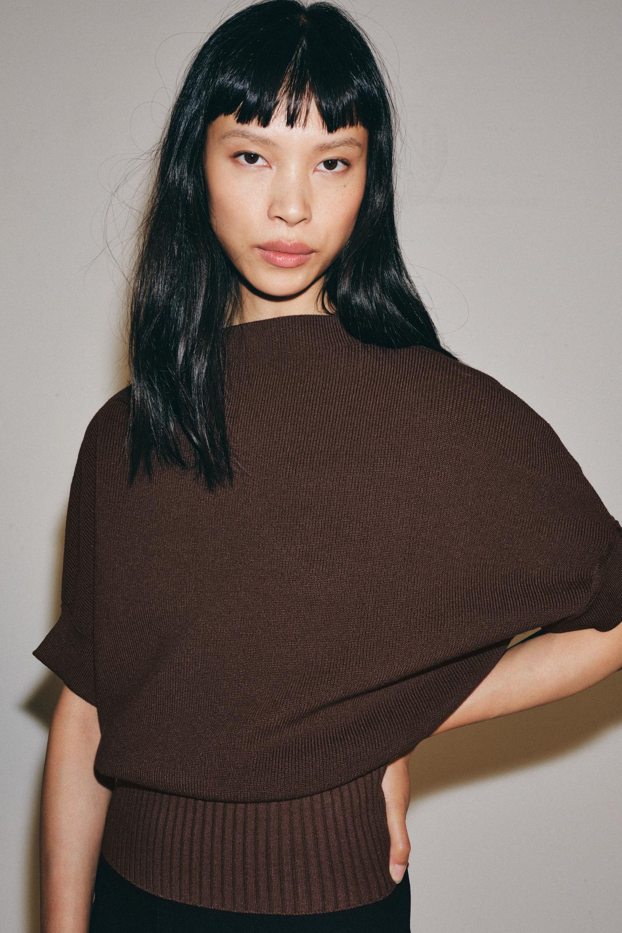 FITTED WAIST KNIT TOP — Brown