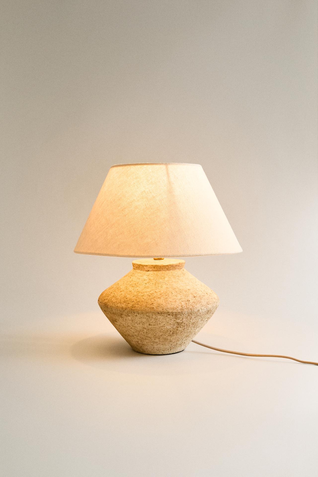 MEDIUM TABLE LAMP WITH EARTHENWARE BASE — ecru-white