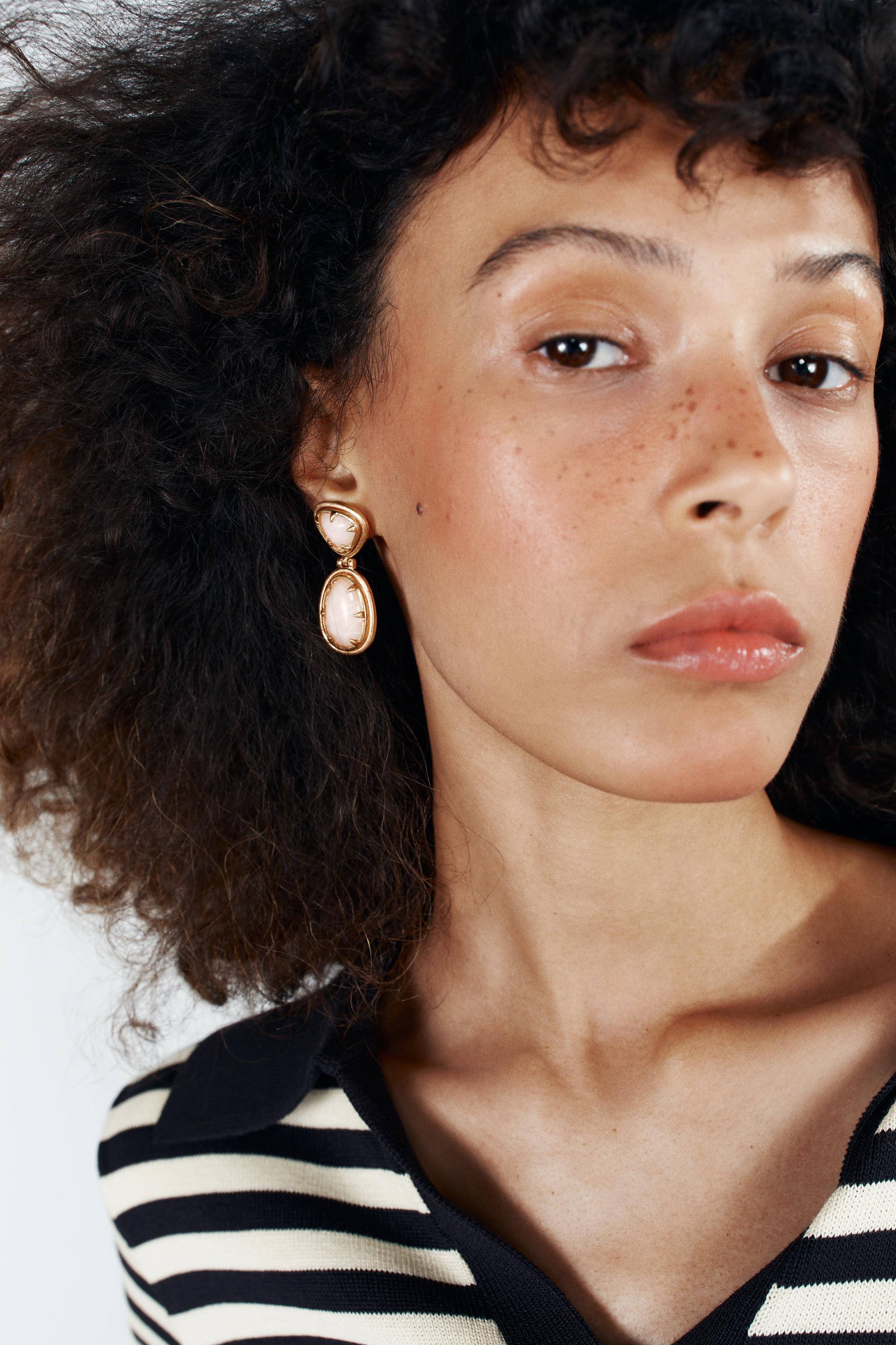 SHINY STONE EARRINGS