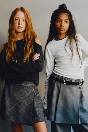 KNIT JUMPER WITH EMBROIDERED STAR CUT-OUT - Anthracite grey by Zara