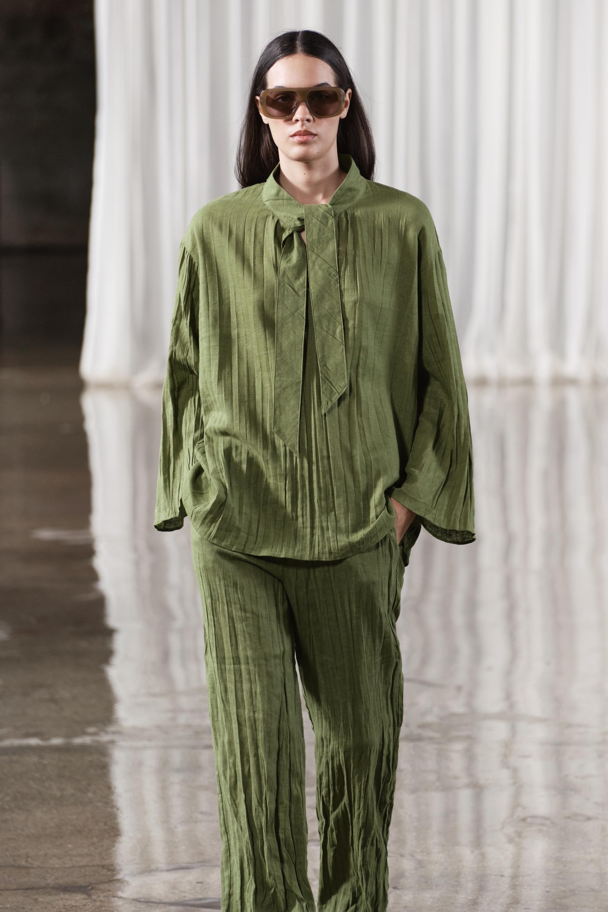 Rus qishlogi porno filmi Gloriya jinsiy aloqa