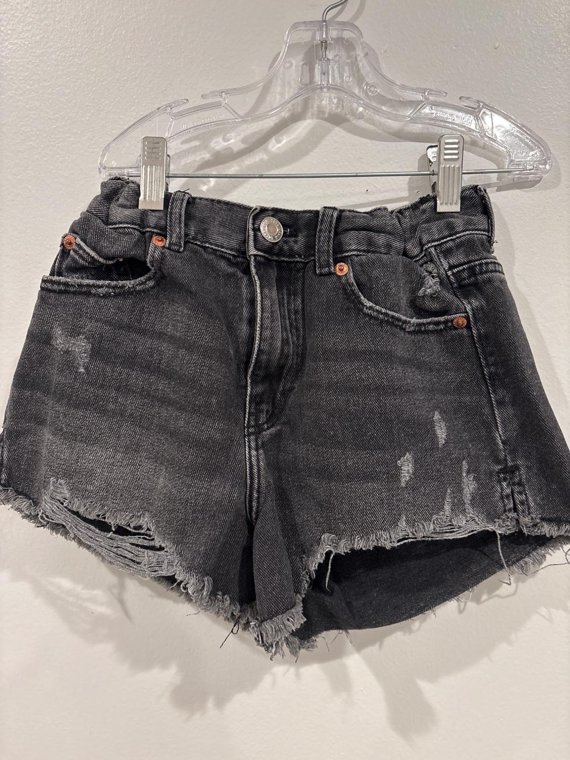 RIPPED MOM FIT SHORTS