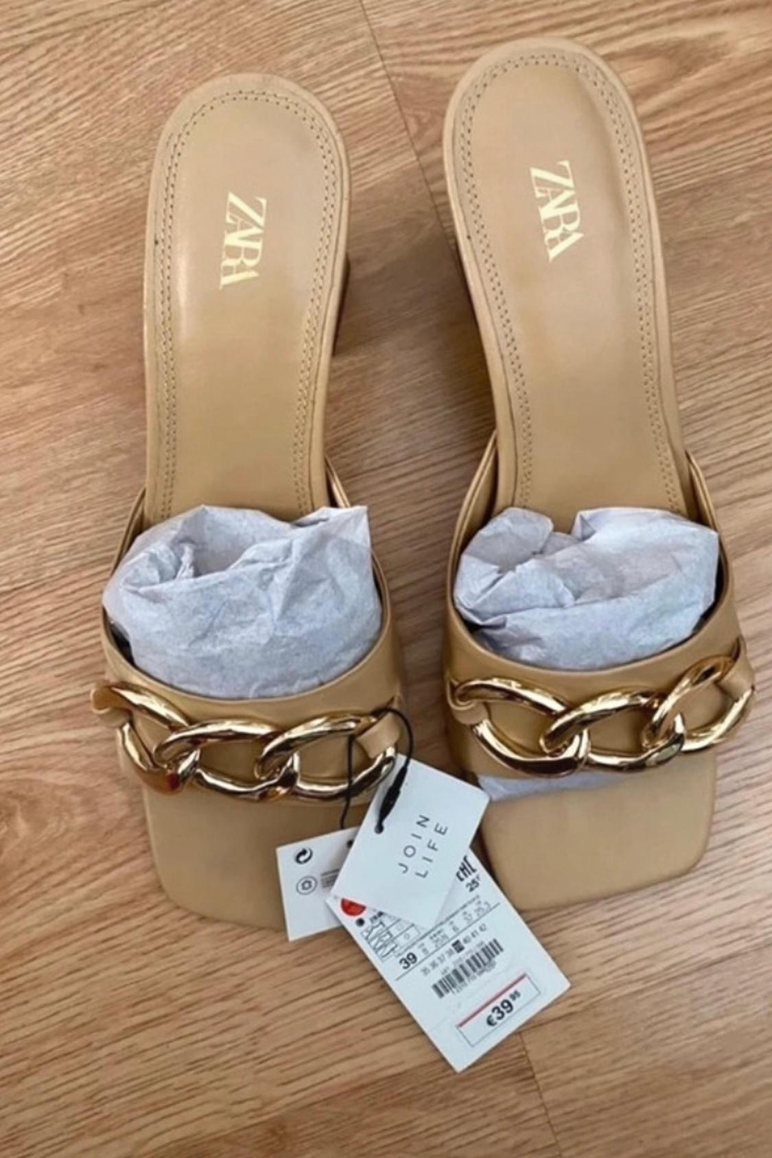 LEATHER BLOCK HEEL MULES WITH CHAIN