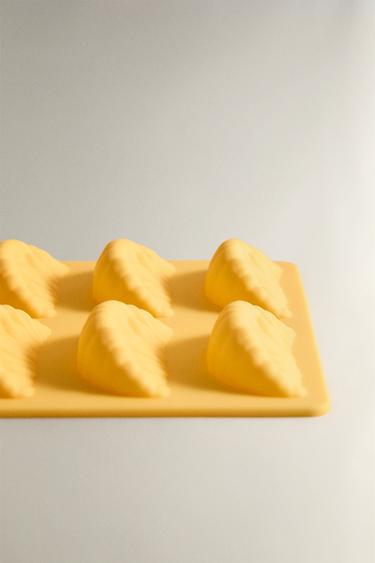 SILICONE ICE BUCKET TRAY WITH 10 ICE CUBES - Pastel yellow by Zara - Image 3
