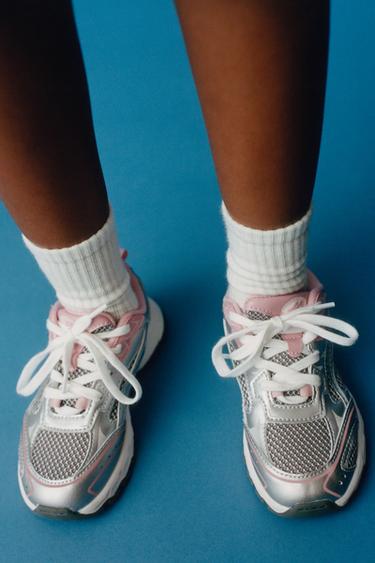 ZAPATILLA DEPORTIVA REJILLA - Plata de Zara