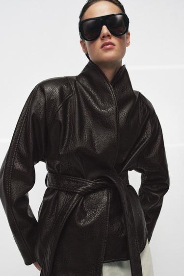 CHAQUETA EFECTO PIEL CINTURÓN ZW COLLECTION - Marrón oscuro de Zara