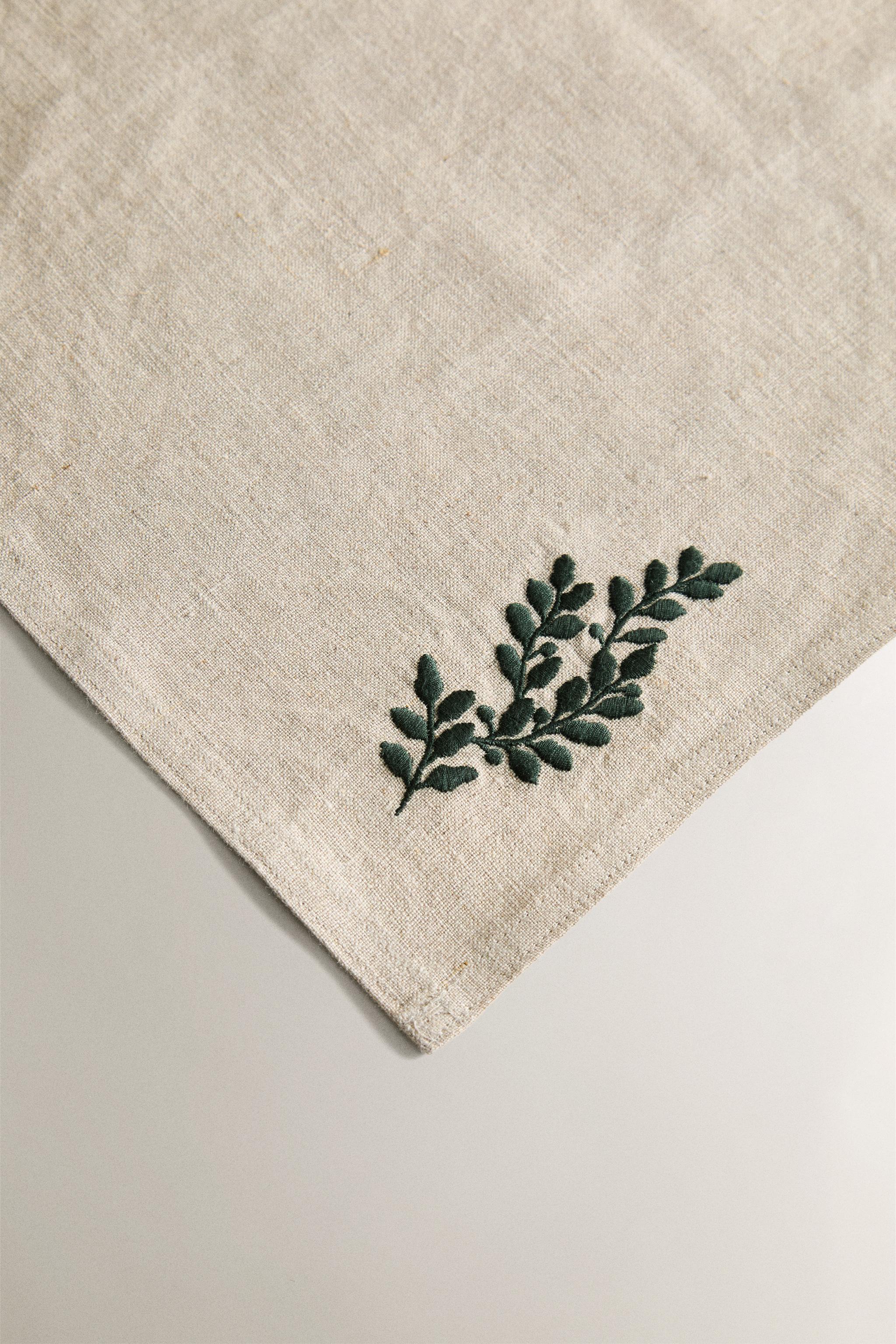 SET OF CHRISTMAS GREEN LEAF LINEN NAPKINS (SET OF 2)