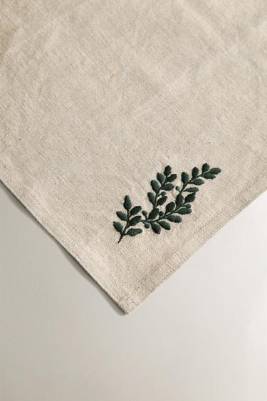 PACK OF LINEN CHRISTMAS NAPKINS WITH GREEN LEAVES (PACK OF 2) - Green by Zara - Image 2
