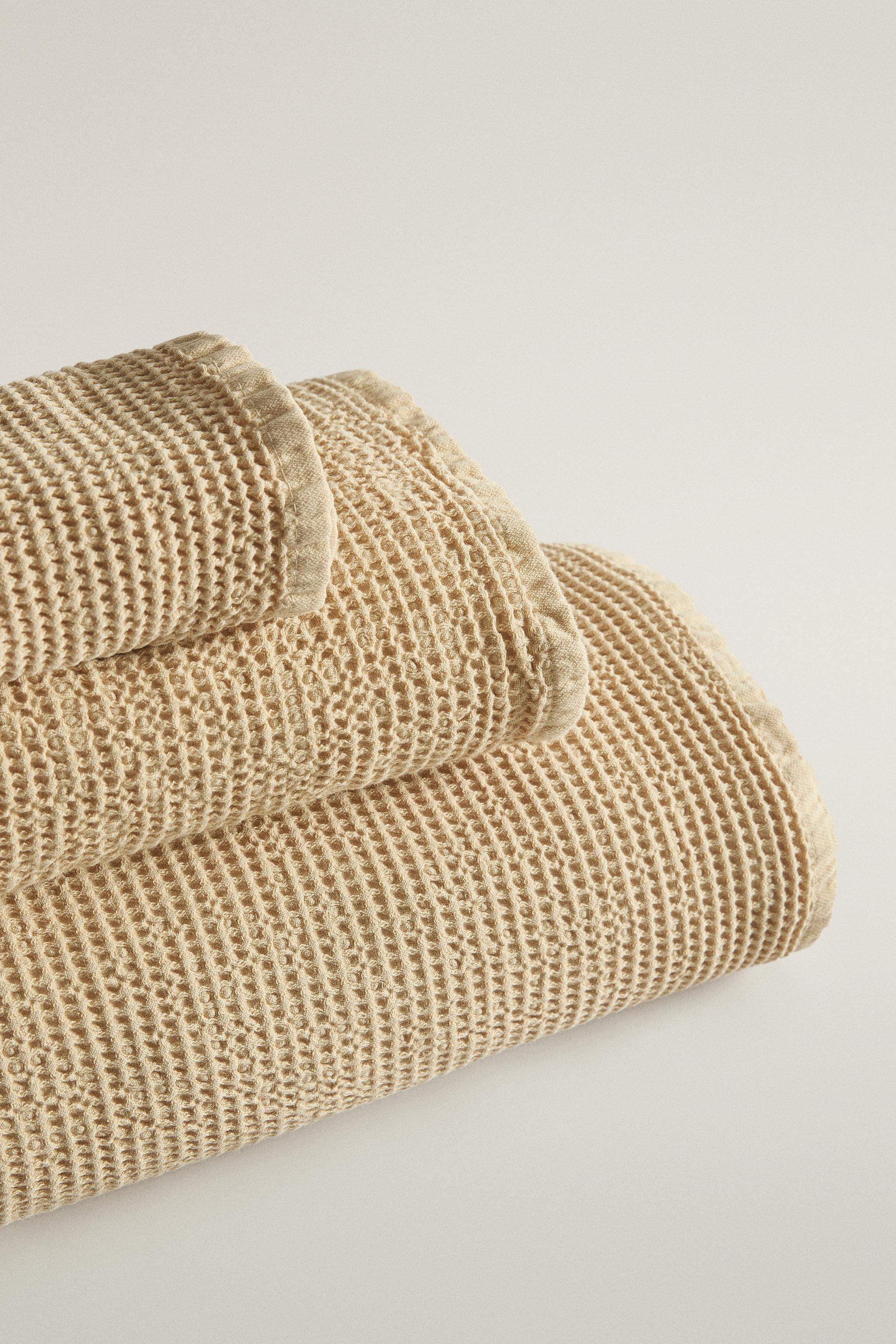 WAFFLE-KNIT TEXTURED BATH TOWEL
