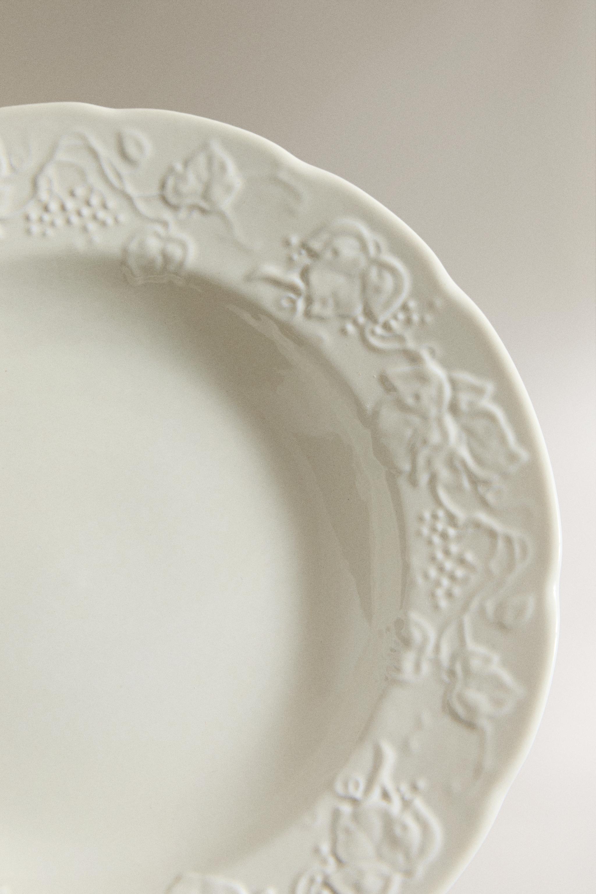 GRAPE RELIEF PORCELAIN SOUP PLATE