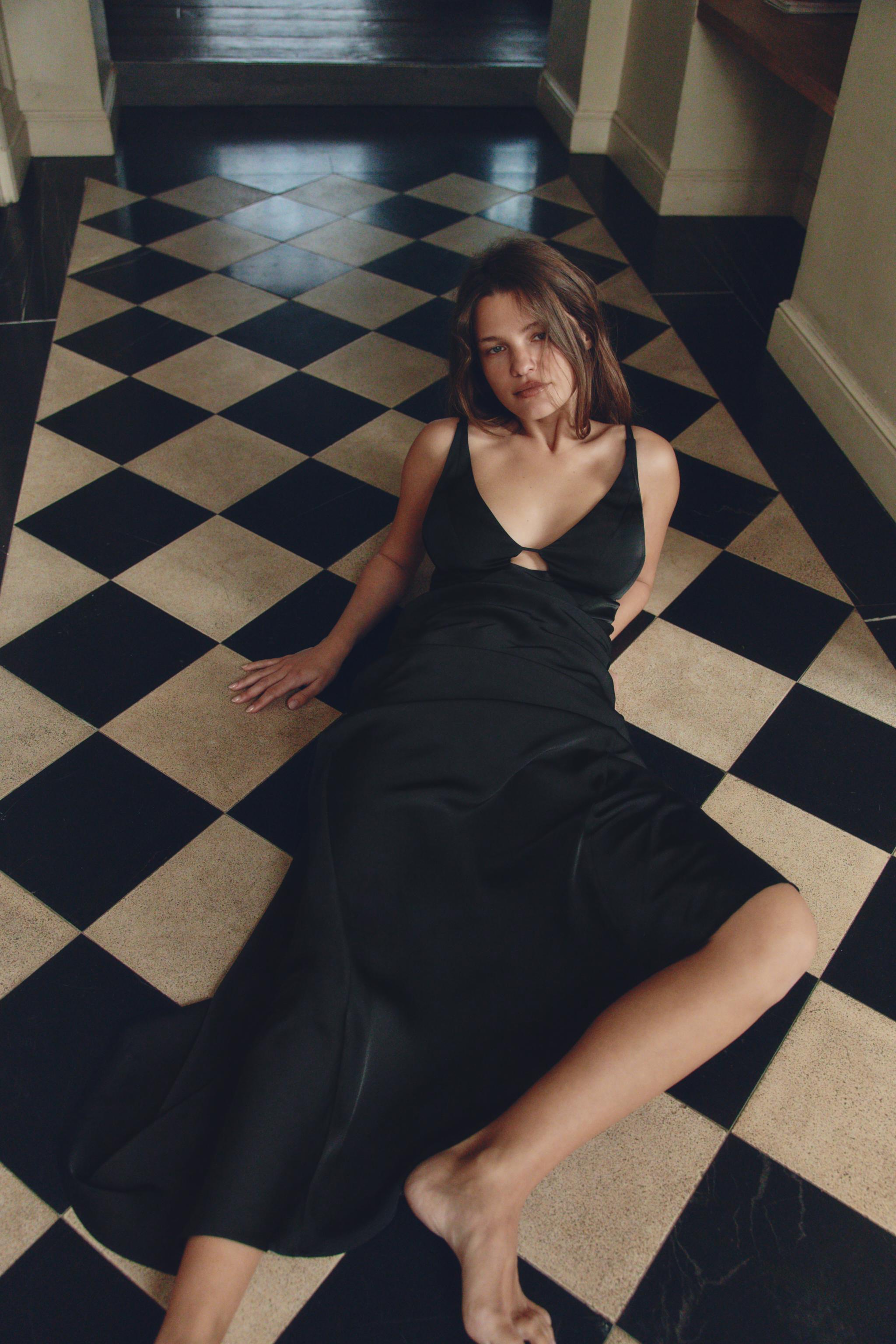 SATIN EFFECT STRAPPY DRESS