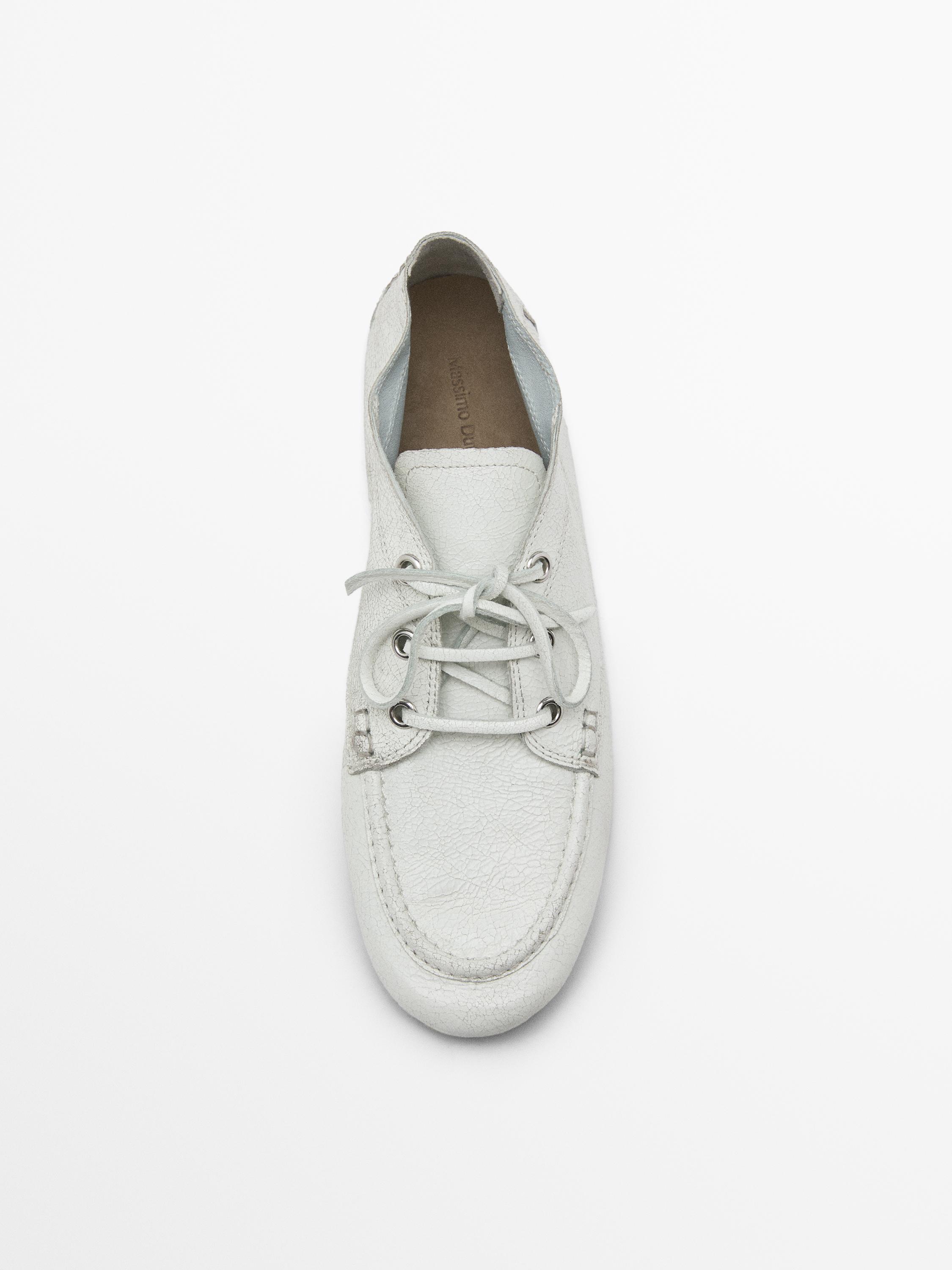 Crackled leather boot-style deck shoes - White | ZARA United