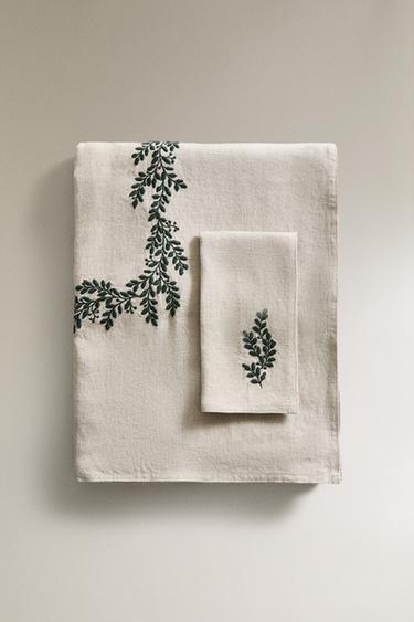 LINEN CHRISTMAS TABLECLOTH WITH GREEN LEAVES - Green by Zara
