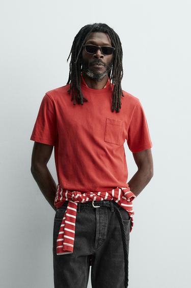 T-SHIRT POCHE AARON LEVINE X ZARA - Rouge de Zara